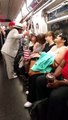 Bagarre entre un supporter de Donald trump et une femme noire dans le métro... Gros raciste
