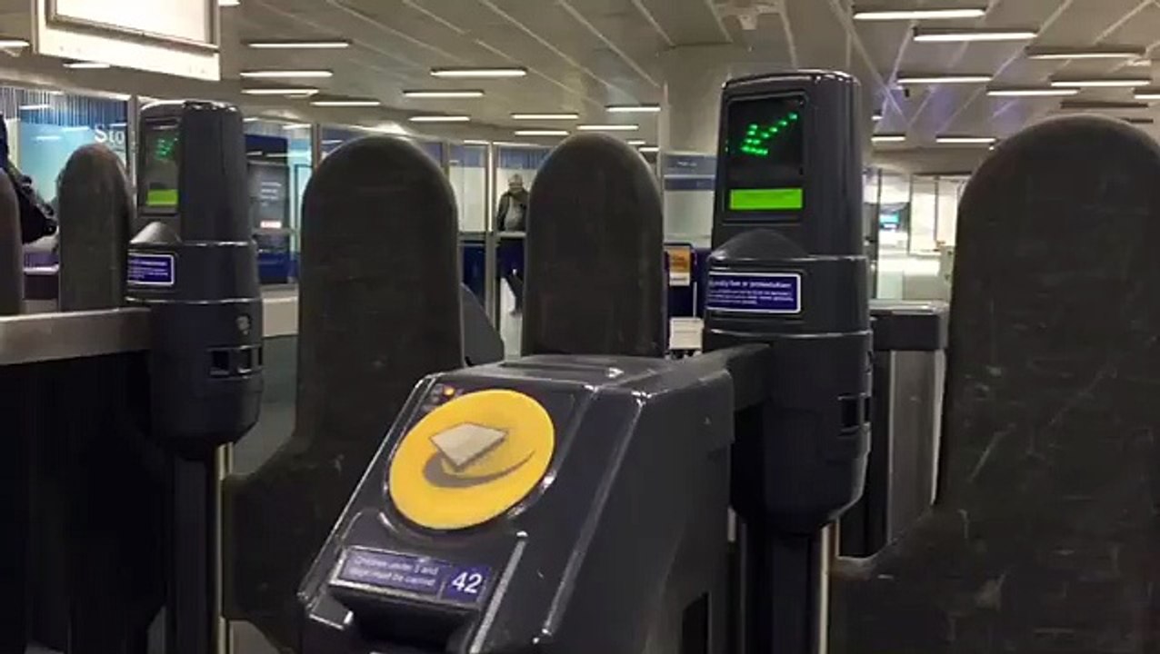 La première manucure qui vous sert de pass de métro @luciedavis