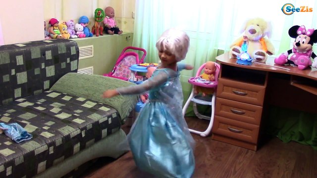 Сюрприз для Ярославы - Платье Принцессы Эльзы с аксессуарами. Видео для детей. Frozen Elsa Disney