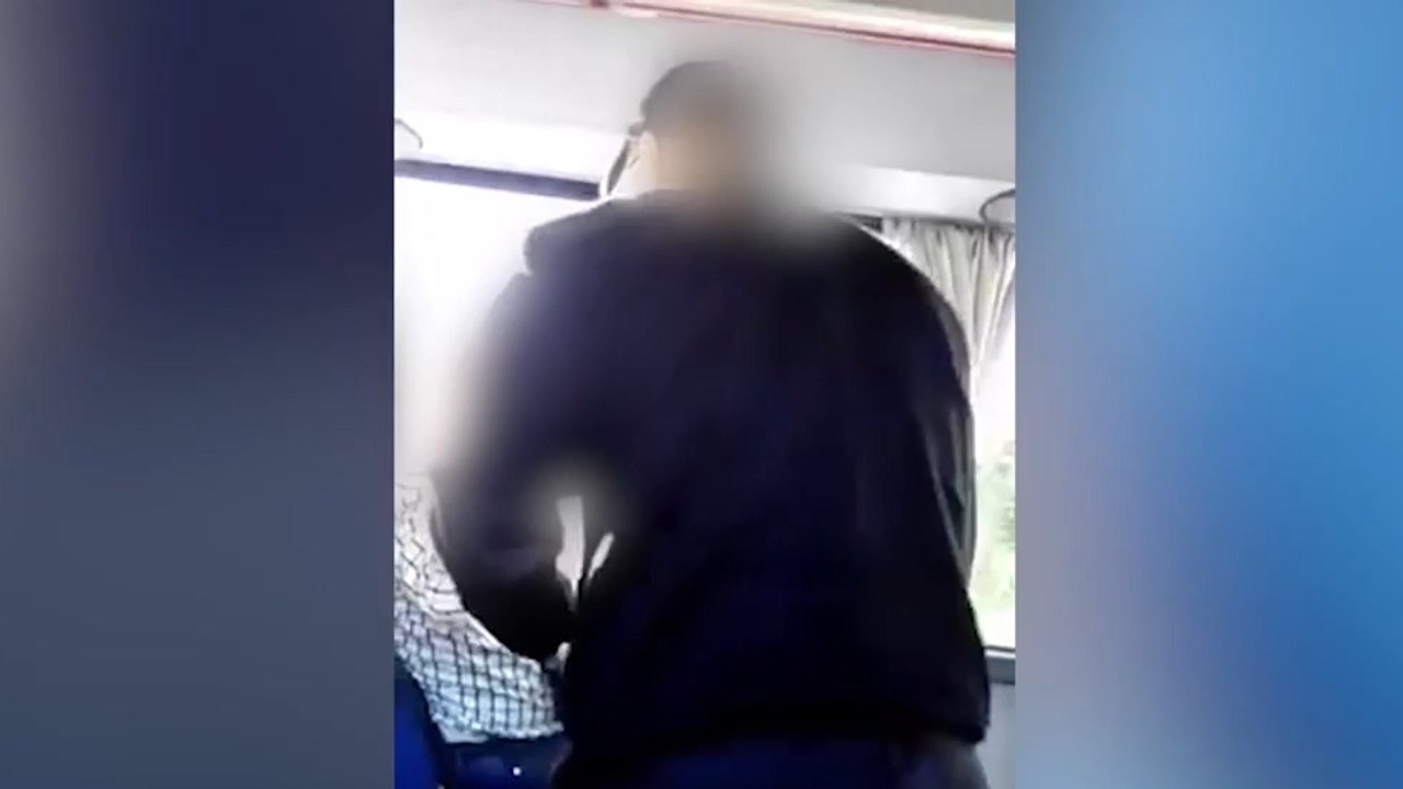 Водитель автобуса избил беженца