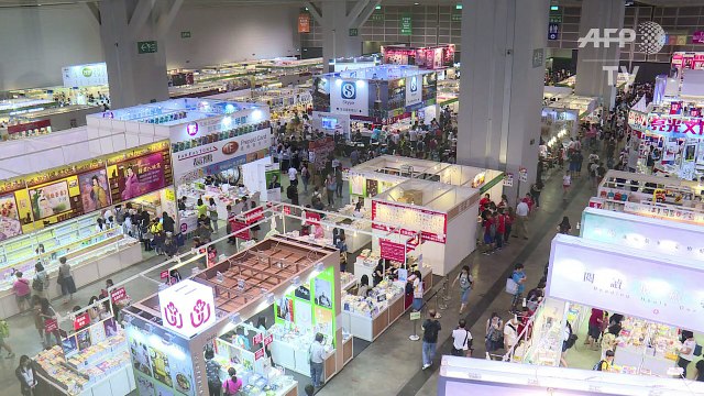 Publishers take on China at Hong Kong book fair