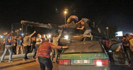 ABD Medyası Haddini Aştı! Darbeye Karşı Duran Halka Hakaret Etti