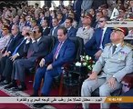 بالفيديو.. السيسى يشهد عرضاً جوياً من قوات المظلات بحفل الكلية الحربية