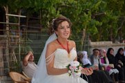 Darbe Girişimi Yüzünden Yabancı Damat Gelemeyince Gelin Düğünde Tek Başına Oynadı