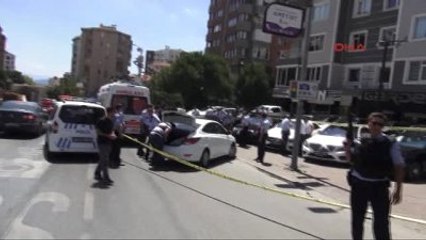 Kadıköy'de Yolu Kesilen Araçtakilere Kurşun Yağmuru: 1 Ölü, 1 Yaralı