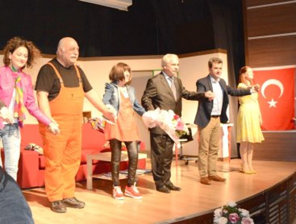 Tiyatro Oyuncuları 'Yaşasın Demokrasi' Yürüyüşü Yapacak