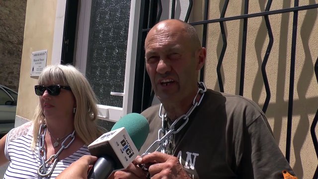 Deux haut-alpins enchainés à la maison des avocats pour dénoncer leurs agissements