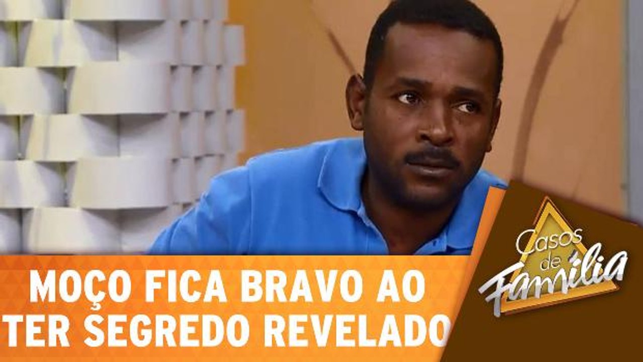 Convidado fica bravo ao ter segredos revelados pela esposa