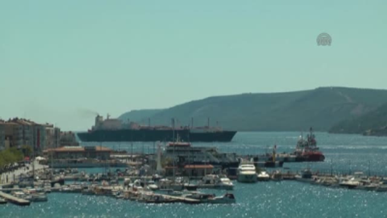 Doğalgaz Tankeri Çanakkale Boğazı'ndan Geçti