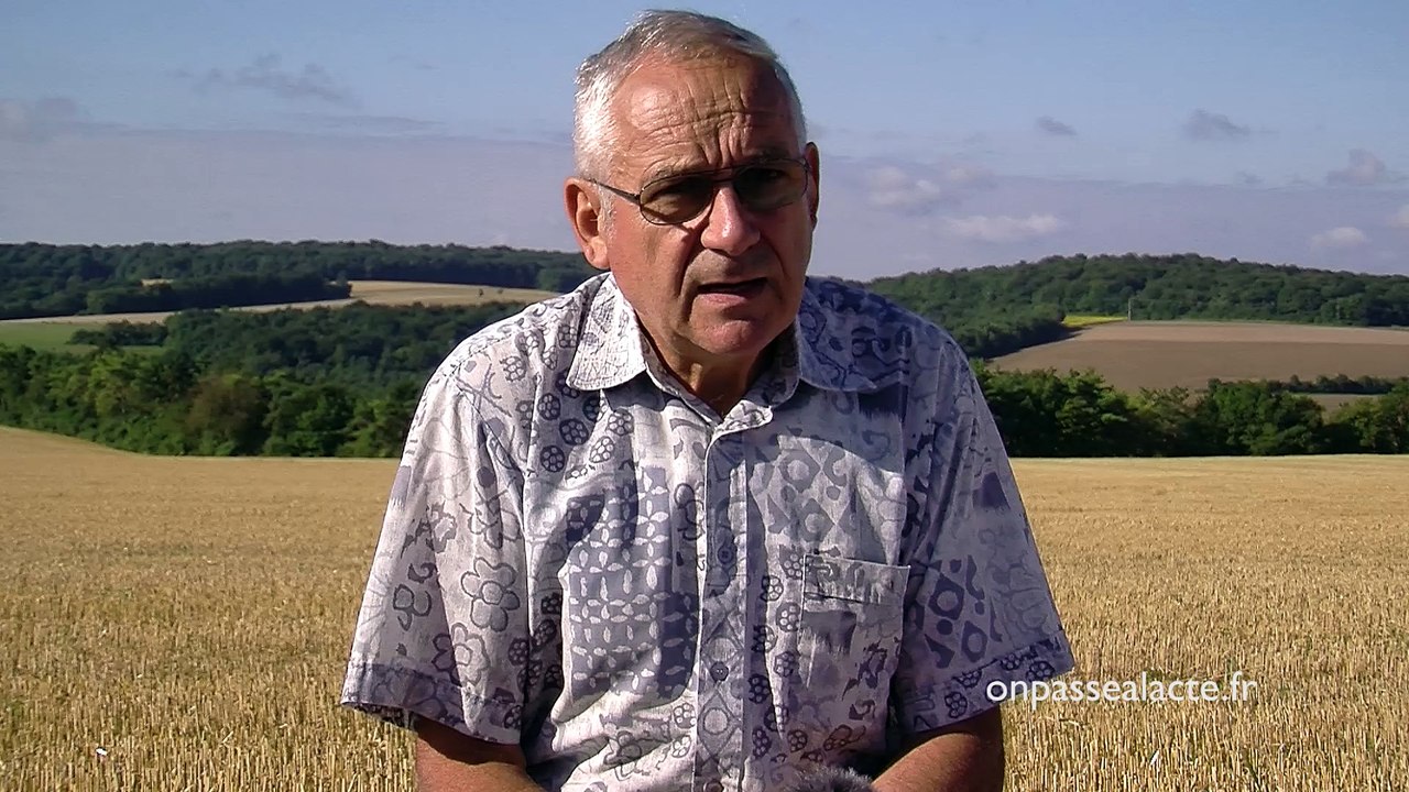 On a décidé de cultiver sans labourer pour préserver la vie de nos sols tout en utilisant moins de pétrole et d'engrais (version courte)