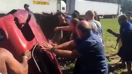 Un automobiliste sauver par des inconnus alors qu'il vient de se crasher en voiture