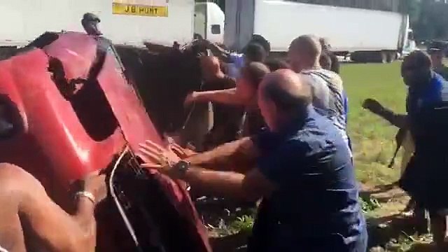 Un automobiliste sauver par des inconnus alors qu'il vient de se crasher en voiture