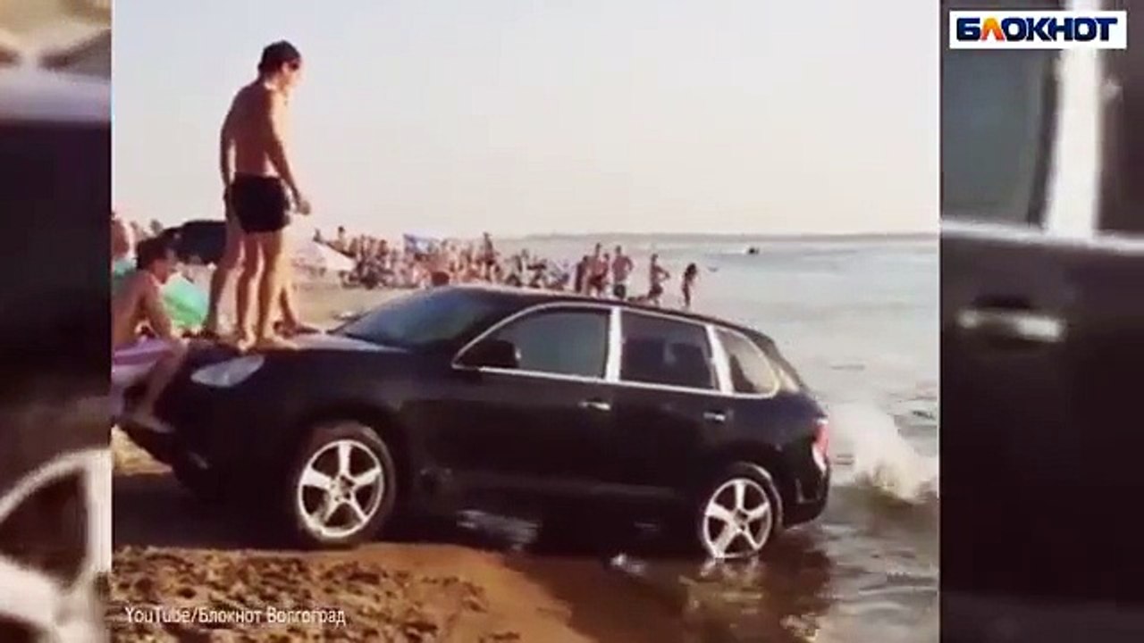 Des vacanciers s'amusent à faire du toboggan sur un Porsche Cayenne !