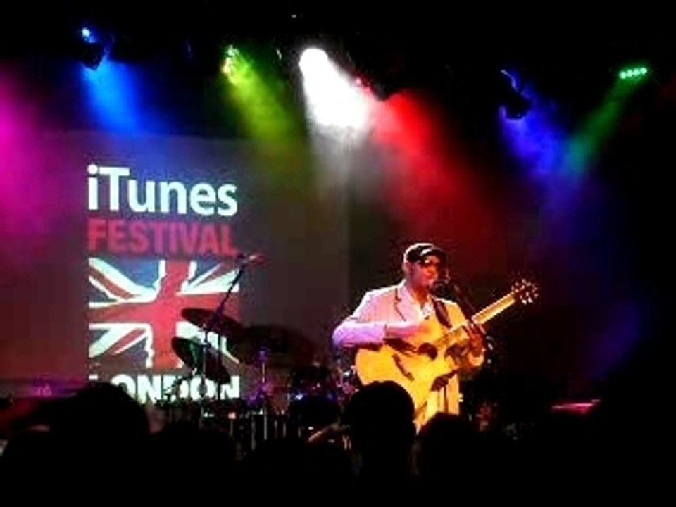 Raul Midon - Everybody (live) @ iTunes Festival