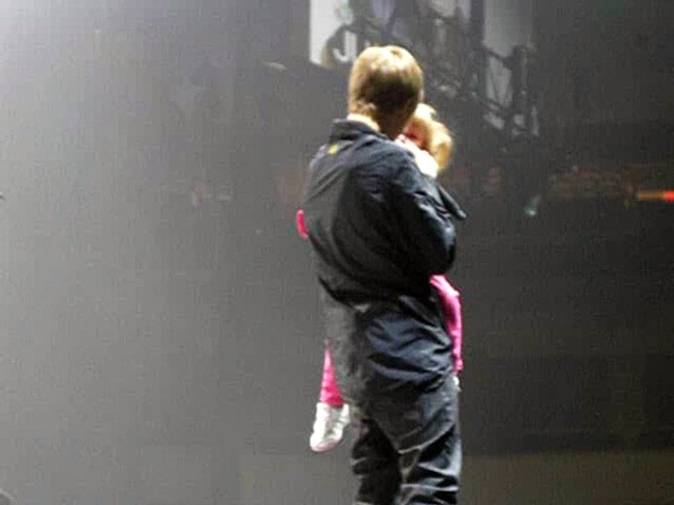 Justin Bieber and Jazzy in Winnipeg 09-14-10