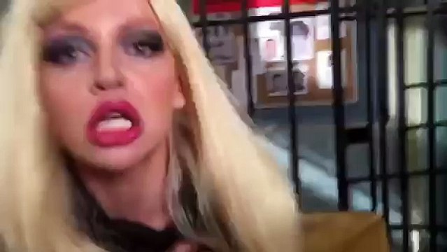 Неадекватная блондинка в полиции. Подготовьтесь чтобы не лопнуть от смеха