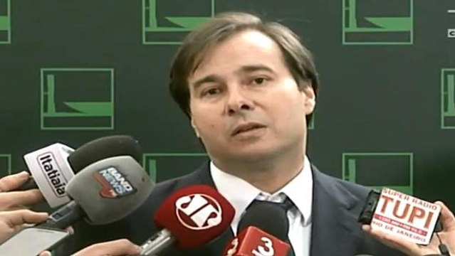 Deputado que faltar às sessões terá salário descontado