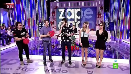 Miki Nadal y El Sevilla cantan con helio en Zapeando