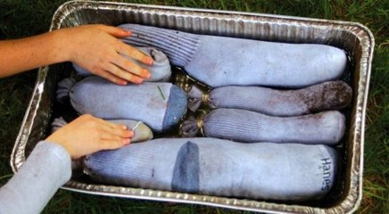 Od nekoliko starih carapa, napravio potpuno novi predmet.