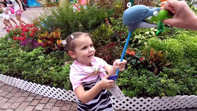 Водные развлечения и пенный бассейн Гонконг Оушн Парк бегаем в пенном бассейне и смотрим Панды