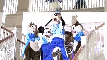 Characters at Disneyland Hotel - Disneyland Paris 20 years