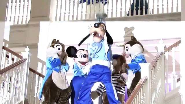 Characters at Disneyland Hotel - Disneyland Paris 20 years