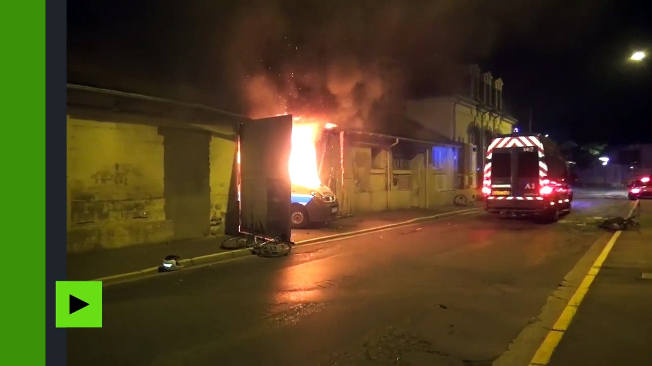 France : des voitures de police incendiées après la mort d’un jeune noir lors de son interpellation