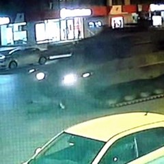 Un hombre sobrevivió a dos tanques militares que le pasaron por encima