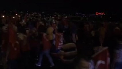 Boğaziçi Köprüsü'nde Darbe Girişimi Protesto Ediliyor