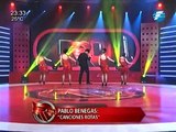 Pablo Benegas canta en el gran estreno de Rojo 10 Años - 04/08/2015