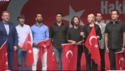 Ünlüler Erdoğan'ın evinin önünde nöbette.