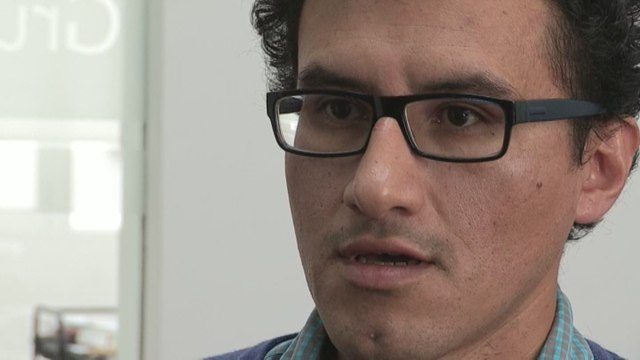 El periodista Marco Avilés descifra las dificultades de ser cholo en un libro