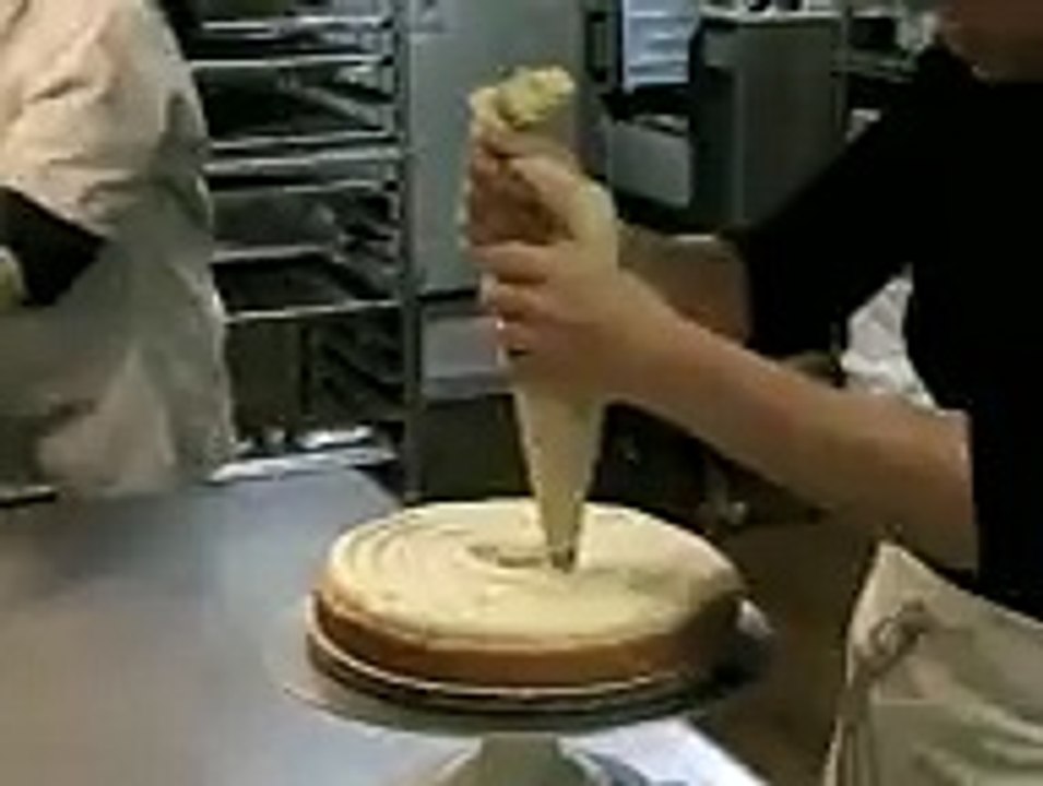 Elle prépare un gâteau labradoodle pour L'anniversaire de son papa, son résultat va vous laissez sans voix ! De l'éloqu