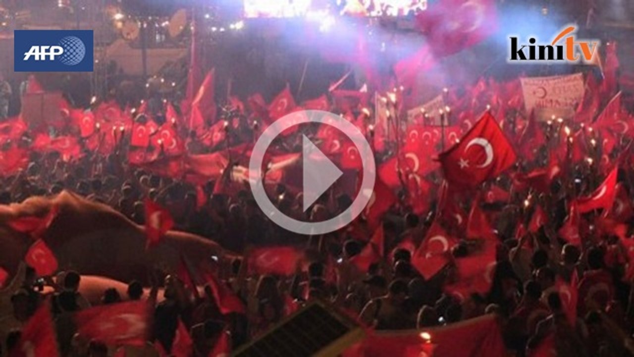 Ribuan berarak sertai protes antirampasan kuasa