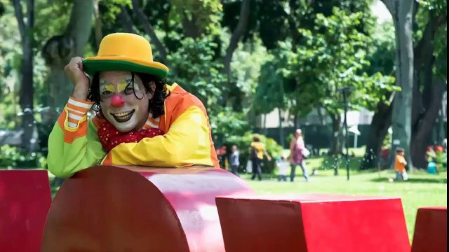 Lorito El Payaso- La Carrera en el Bulevar de Sabana Grande - Videos Cortos