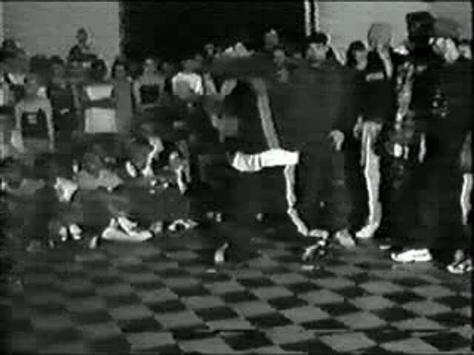 Dance clip - mr wiggles (1)