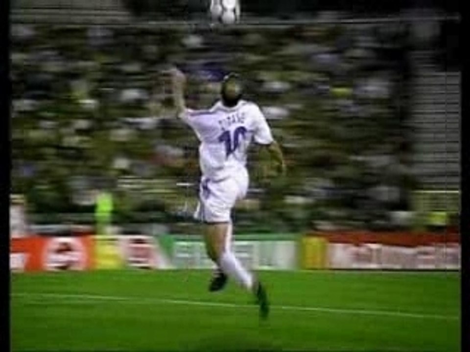 Joga bonito - ronaldinho vs zidane