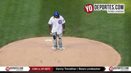 Chicago Bears Linebacker Danny Trevathan throws first pitch Cubs
