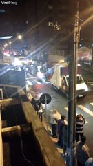 Le porteur de la flamme Olympique se prend une énorme gamelle!