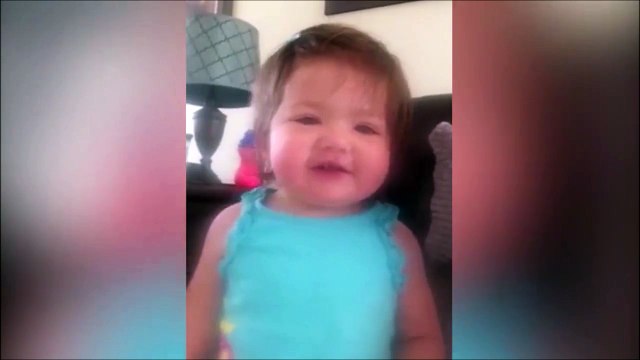 Duo adorable entre une fillette et sa maman! Ca chante fort!!!