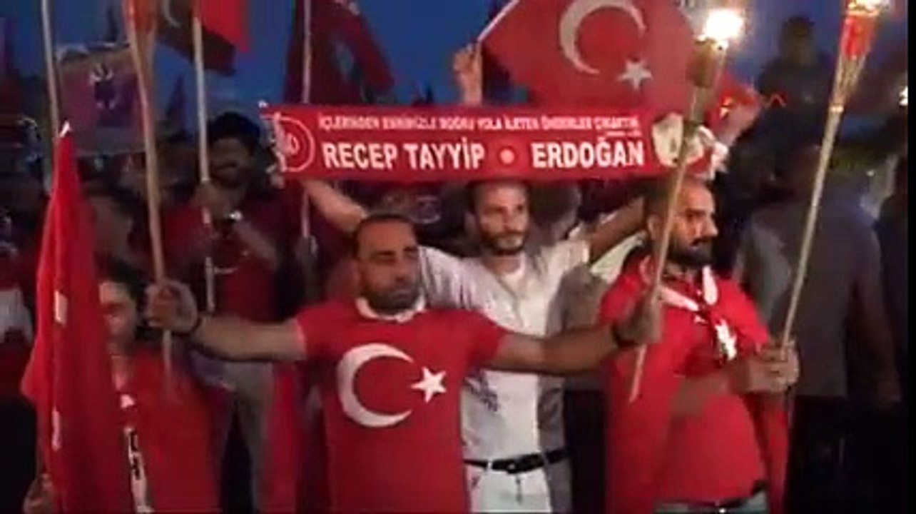 Boğaziçi'ndeki demokrasi şöleni