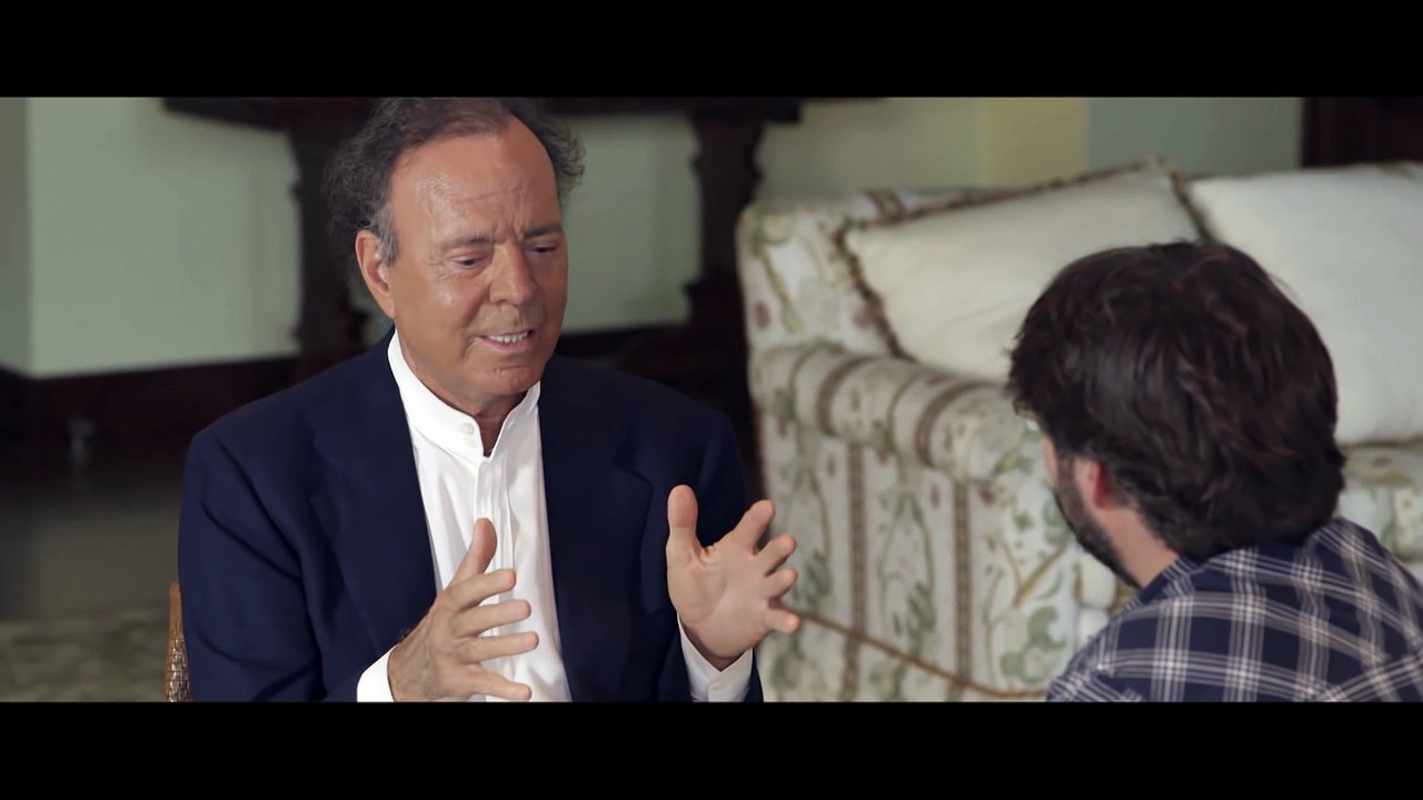 Julio Iglesias   No voy a comparar al tontorrón de Donald Trump con Hillary Clinton  - Salvados