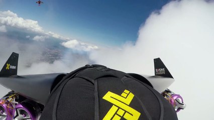 dans les nuages avec une aile rigide