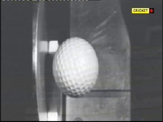 Download Video: Déformation d'une balle de golf à 180km/h sur une plaque d'acier