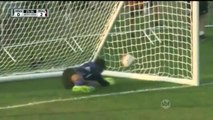 Goleiro se atrapalha e faz gol contra em jogo amistoso
