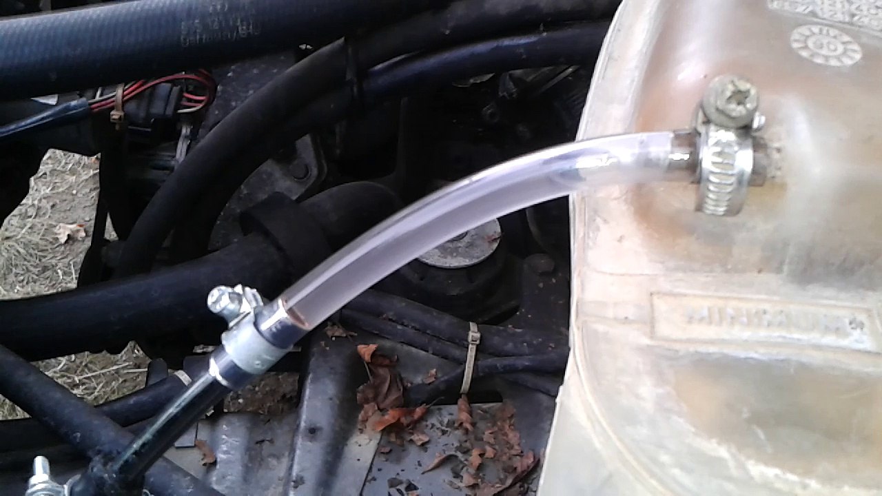 Durchsichtiger Schlauch am Ausgleichsbehälter