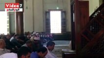 بالفيديو..وزير الآثار يؤدى صلاة الجمعة بمسجد 