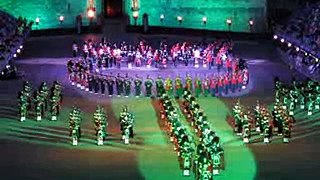 Massed Pipes and Drums 2007 Edinburgh Military Tattoo 1