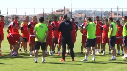 Eskişehirspor Teknik Direktörü Özalan