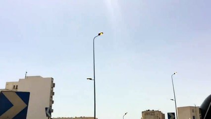 بالفيديو..الستاغ ترسل "sms" لتوعية المواطنين بضرورة الحفاظ على الطاقة و هي تنير الشوارع في وضح النهار!